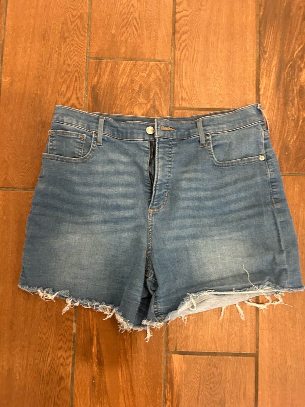 Express size 14 hyper stretch high rise shortie jean shorts